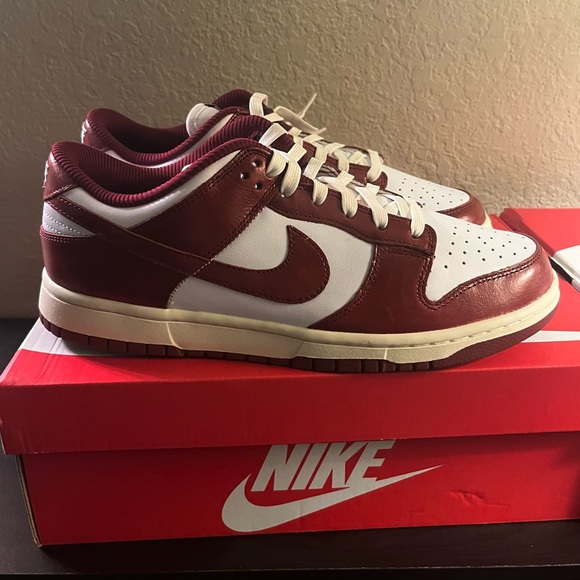 Dunk Low Vintage Red 10 - Picture 2 of 5